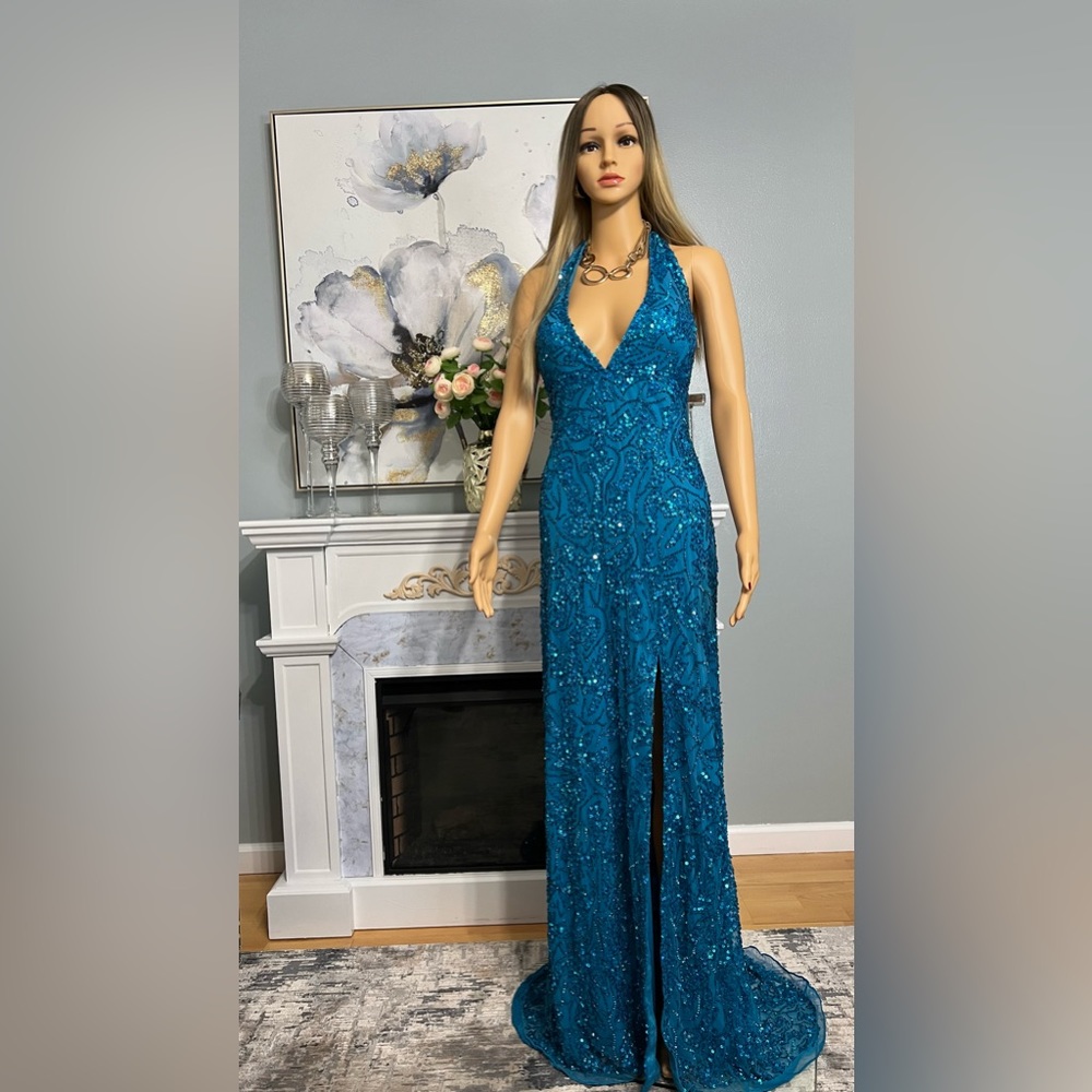 Hermoso vestido de lentejuelas azul usado